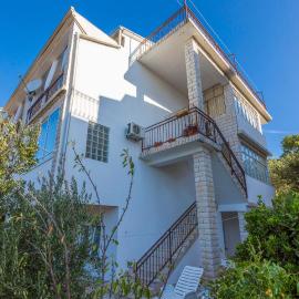 Apartments and Rooms Dotli