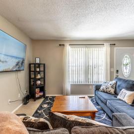 Spacious 3 BR Near NAS Jax l BBQ WiFi DirecTV, viešbutis mieste Orange Park