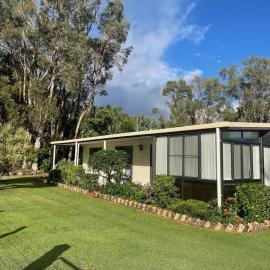 Dog-Friendly Beach House on a Quiet Family Street