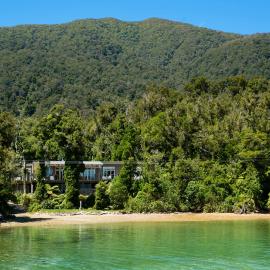 No Road Inn in Endeavour Inlet, Marlborough Sounds, hotel in Picton