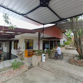 Agung Homestay And Foodie, hotel in Kalawas