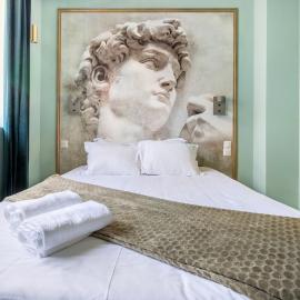 L'Antique Plaza, Appartement atypique et unique avec balnéo, proche centre et plage, hotel a Le Portel