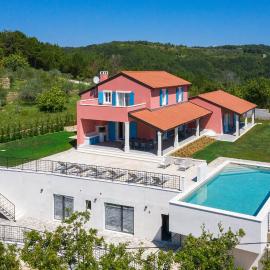 Villa Cali, хотел в Oprtalj
