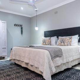 Earthbound Guest House, hotel v destinaci Oudtshoorn