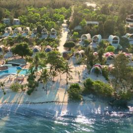 Zanziblue Waves Beach Resort, готель у місті Ківенґва