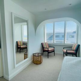 Baywatch Mawgan Porth Spacious Home sleeps 9, Games room, Parking & Garden