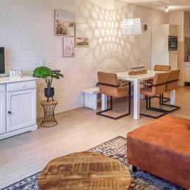 Vakantiewoning Bruinisse aan Jachthaven Zeeland, VP012, hotell i Bruinisse