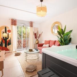 Oasis Cachée - Jacuzzi et cinéma