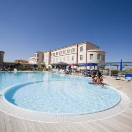 Calambrone में, होटल Residence sul mare all'interno del parco naturale con piscina