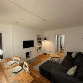 Stirling Haven: Charming 3B Apt in City Centre