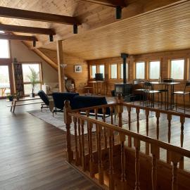 Charming barn loft - all amenities on 60 acre farm in the White Mountains of NH, hotel in Lancaster