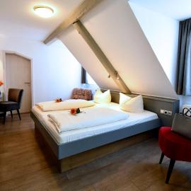 AKZENT Hotel Grüner Baum, hotel din Dettelbach