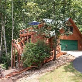 Couples Carriage House Retreat-Wineries & Hiking, hotelli kohteessa Dahlonega