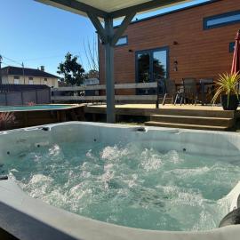 Bico에 위치한 호텔 Sublime Tiny House avec piscine et jacuzzi privé près de Braga