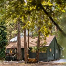 BunkHouse 1960's Camp Vibe with Timeless Wet Bar, hotel in Springville