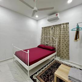 Rozie Cozy,Merlimau 6-8pax 3Bedrooms2Bathrooms single storey terrace house