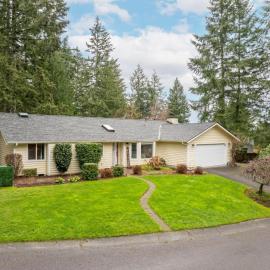 Large Family-Friendly Home on NW Side - Dogs OK