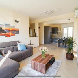Rosa dei venti- Sea View Apartment - AC, hotel in Lido di Camaiore