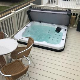 Hot Tub Accommodation North Wales Caravan, ξενοδοχείο σε Ριλ