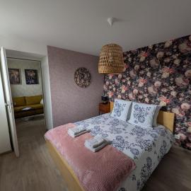 ROSE - Appartement entier tout confort et moderne Hyper centre d'ERNÉE، فندق في Ernée