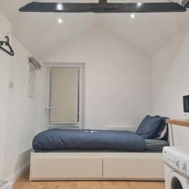Cozy Detached Studio Retreat with Kitchen & Bath, hotel en Bletchley