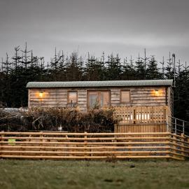Gower Fresh Reindeer Lodge、Penclawddのホテル