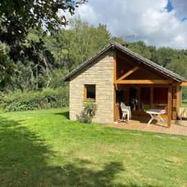 Cottage entièrement rénové en pleine nature, hotel in Signy-le-Petit