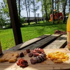 Gîte entièrement rénové - vue plaine de jeux – hotel w mieście Signy-le-Petit