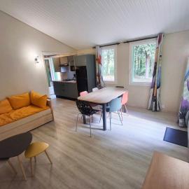 Joli Cottage Familly 2 chambres au Village Vacances été, hotel in Mareuil-sur-Lay