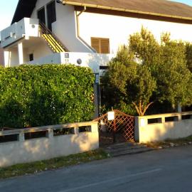 Guest house Mira, hotel u gradu Pirovac