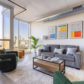 Chique Loft 10 Min from NYC with Gym, Pool & Sauna, khách sạn ở Jersey City