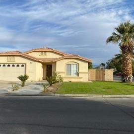 Walking Distance to Stagecoach, hotel u gradu 'Indio'