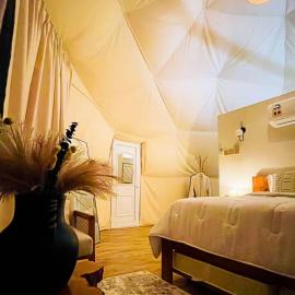 Aman dome desert, khách sạn ở Ḩawīyah