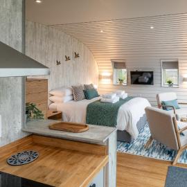 Stunning Eco-Retreat Pods in Old Chalford!, hotel a Heythrop