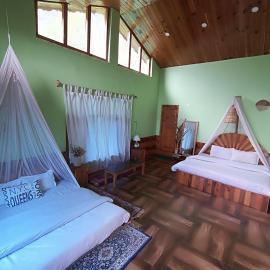 BohOdyssey Hallan a Traditional Village Stay with Panoramic Mountain Views, hotel em Nagar