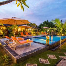 Dinatah Lembongan Villas, хотел в Нуса Лембонган