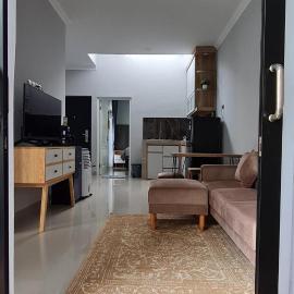 Baturiti Modern Guest House with private pool, hotel v destinaci Salakan