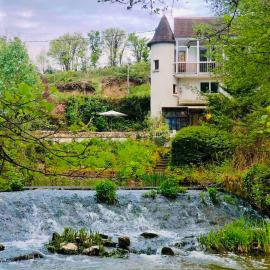 Au bord de l'eau, hotel a Tendu