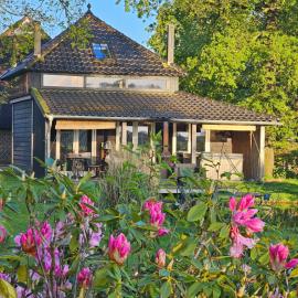 Wellnessloft A Winters Tale، فندق في Dieverbrug