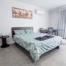 Guest Room with Ensuite & Private Entrance by P2 Living, hotel in Vasse