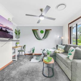 Located in Cranebrook, 3 bedrooms, relaxing home, Hotel in Penrith