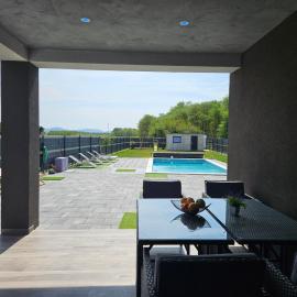 Villa Joy with Pool,Jacuzzi,E Auto Station, hotel em Sračinec