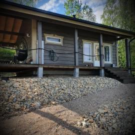 Uiton kotirantasauna Pelkosenniemi, hotel en Kiemunkivaara