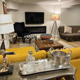 Luxurious Private Apartment، فندق في أوكفيل