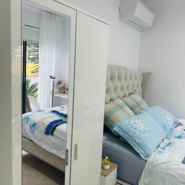 Premium Snooze Queen Bed Petite Room