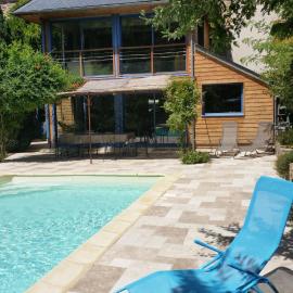 La Maison aux Volets Bleus