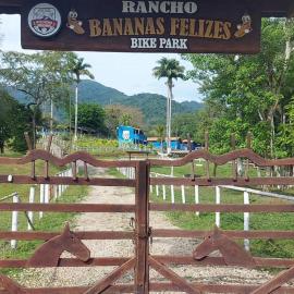 Pousada Rancho Bananas Felizes、Miracatuのホテル