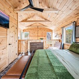 Modern Mountain Cabin 15 Min from The Parkway - Hot Tub, Pack&Play, Indoor Fireplace, Game Area