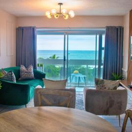 Precious Paradise Beach Condo, hotel in Amanzimtoti