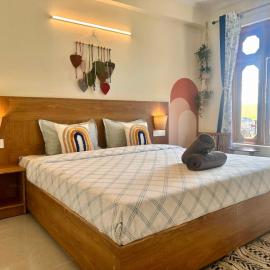 Getaway Stays-Rooms with private kitchen-Dharamkot, hotel in Dharamshala